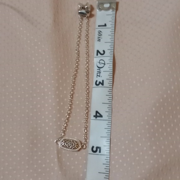 Kendra Scott Elaina Adjustable Chain ,With a Filigree Metal Center - Picture 3 of 8